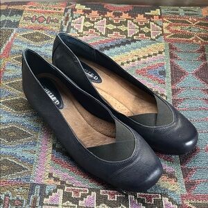 Elegant Navy Women's Flats